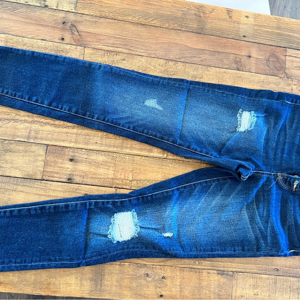 Vervet destructed skinny button fly. Brand new without tag